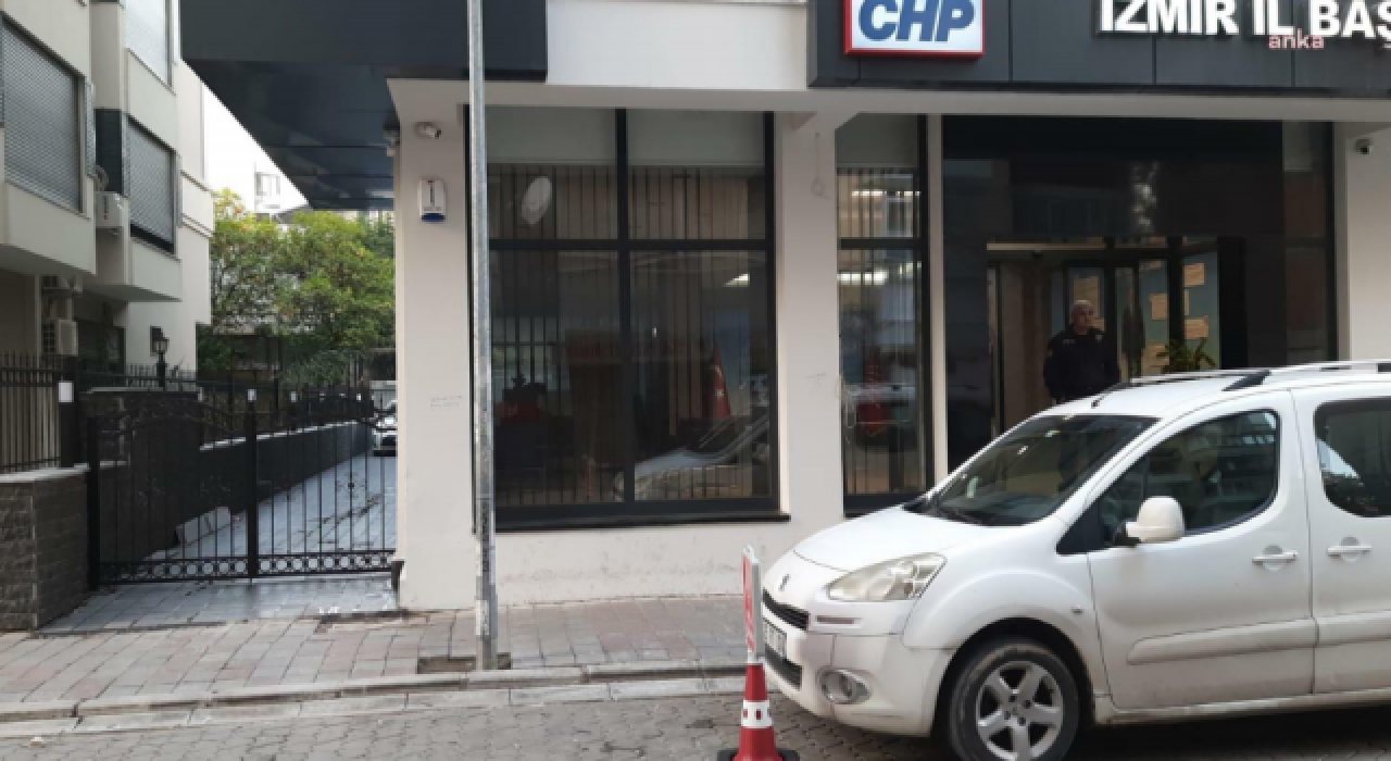 CHP İzmir İl Başkanlığı'nın duvarına ırkçı yazı