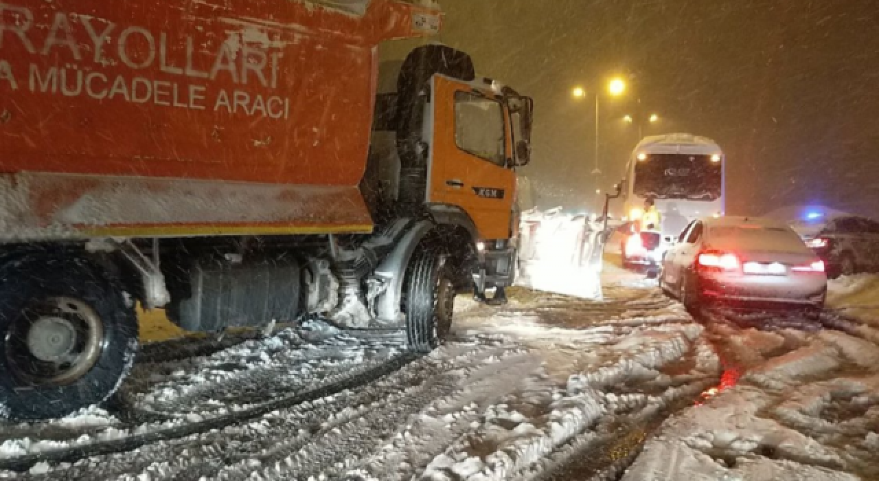 İstanbul-Ankara TEM ve Devlet Yolu kapatıldı