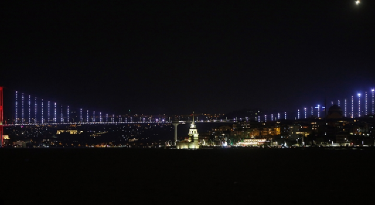 İstanbul Boğazı'nda gemi trafiği çift yönlü askıya alındı