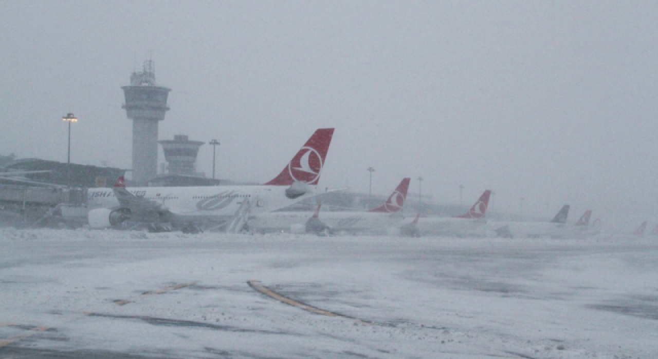 İstanbul Havalimanı'nda tüm uçuşlar durduruldu!