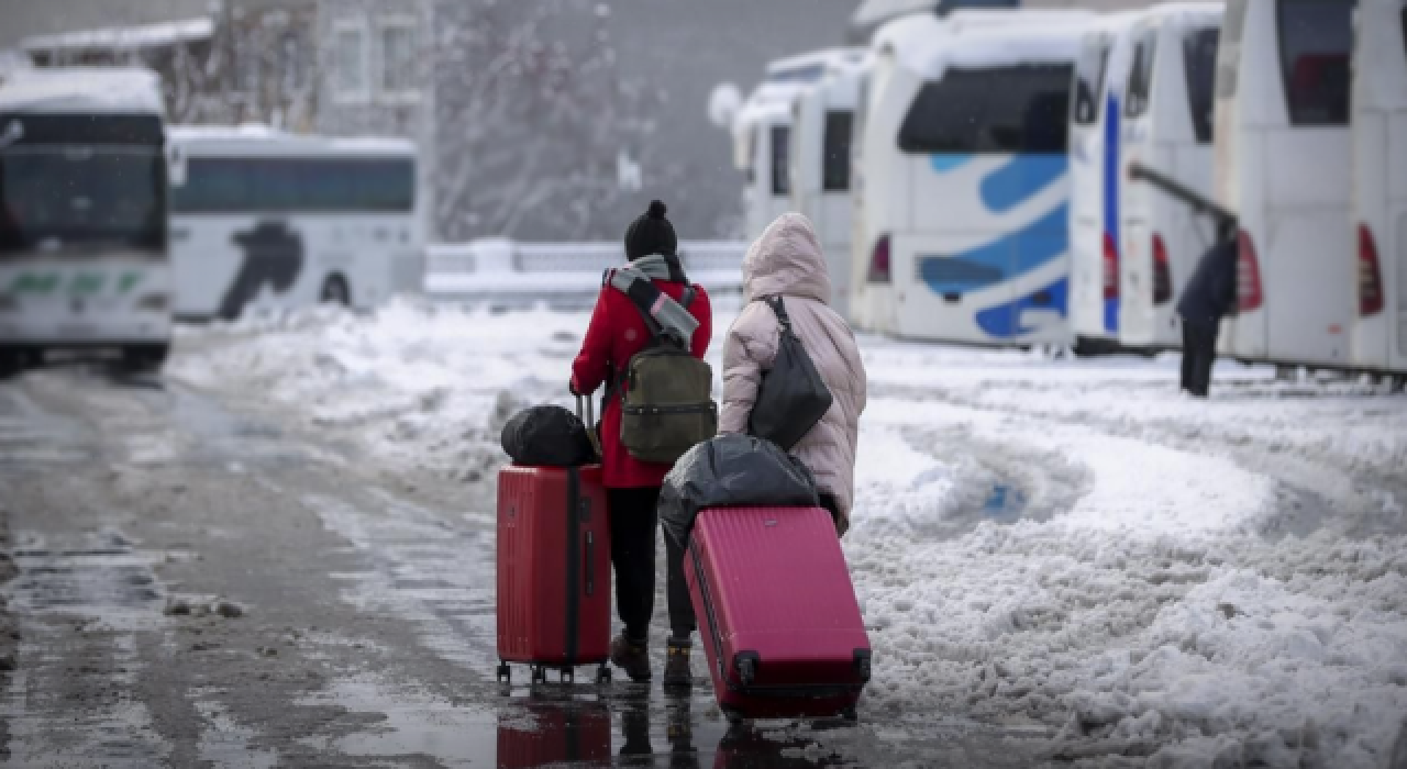 İstanbul'da otogarlardan çıkışlar durduruldu!