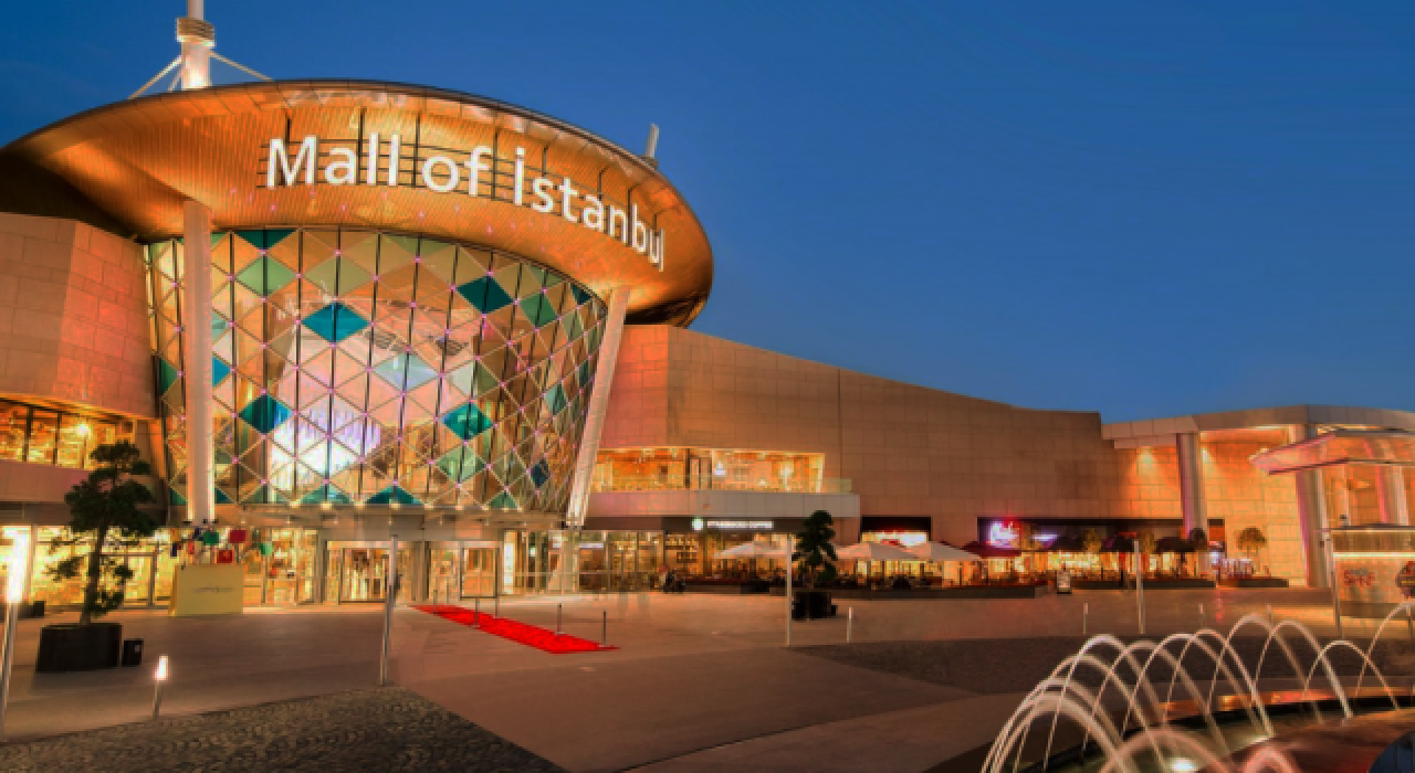 Mall of İstanbul AVM, karda mahsur kalanlara kapısını açtı