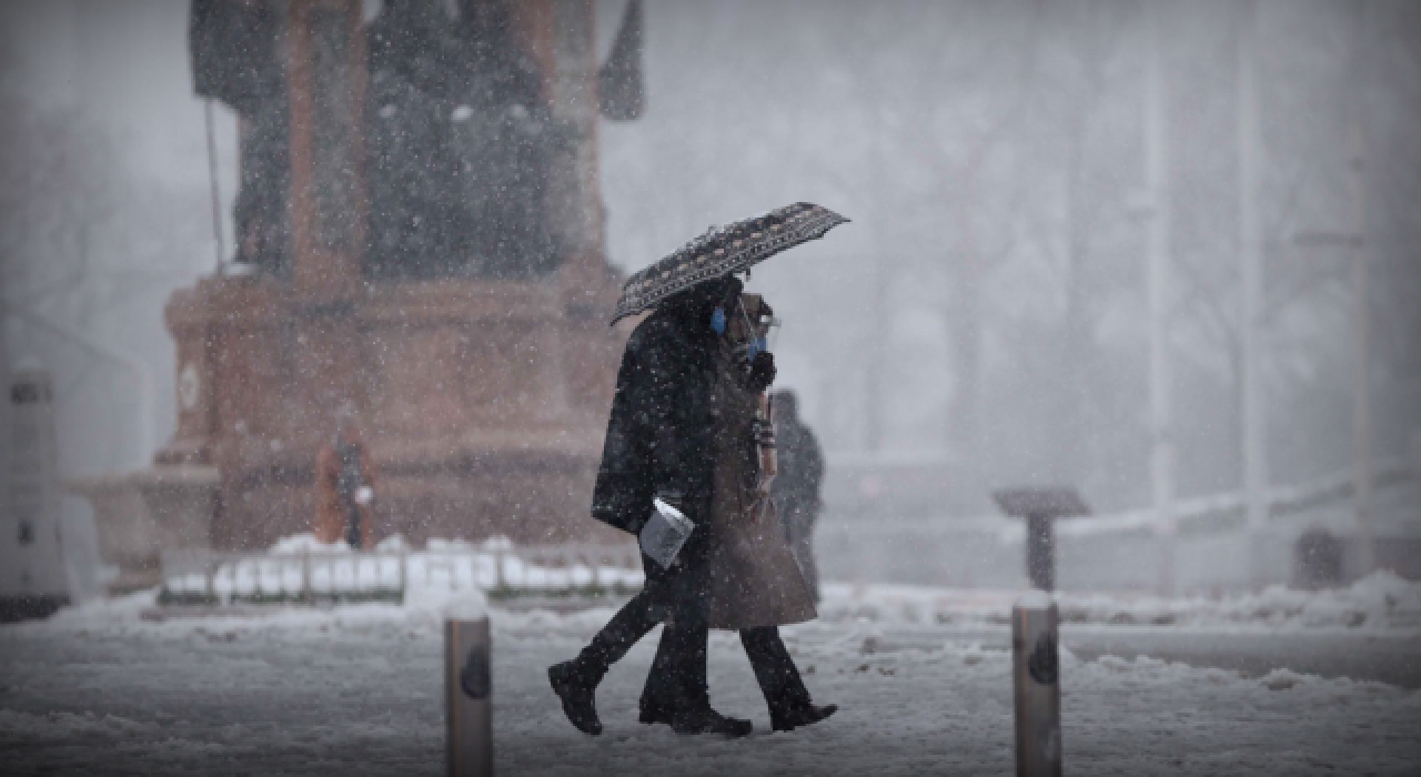 Meteoroloji: İstanbul'a yeniden kar geliyor