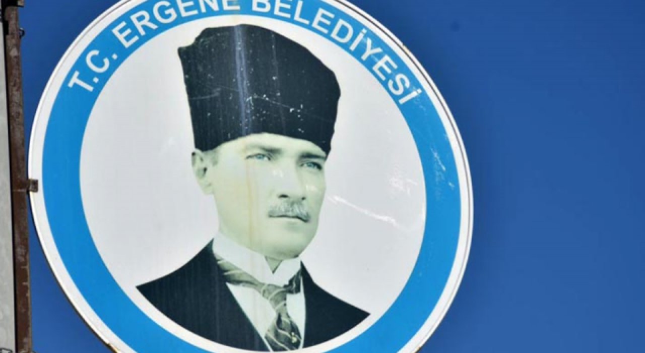 Atatürk resimli belediye tabelalarını kıran şüpheli gözaltında