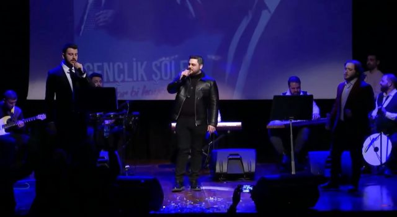 BTP Genel Başkanı Hüseyin Baş'dan usta sanatçılara taş çıkartan performans