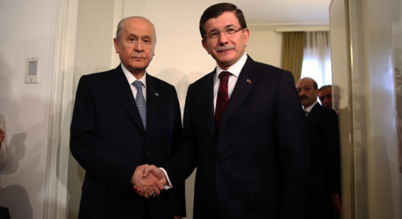 Davutoğlu'ndan Bahçeli'ye: Baskılara boyun eğmiş olsaydık er meydanında olmazdık