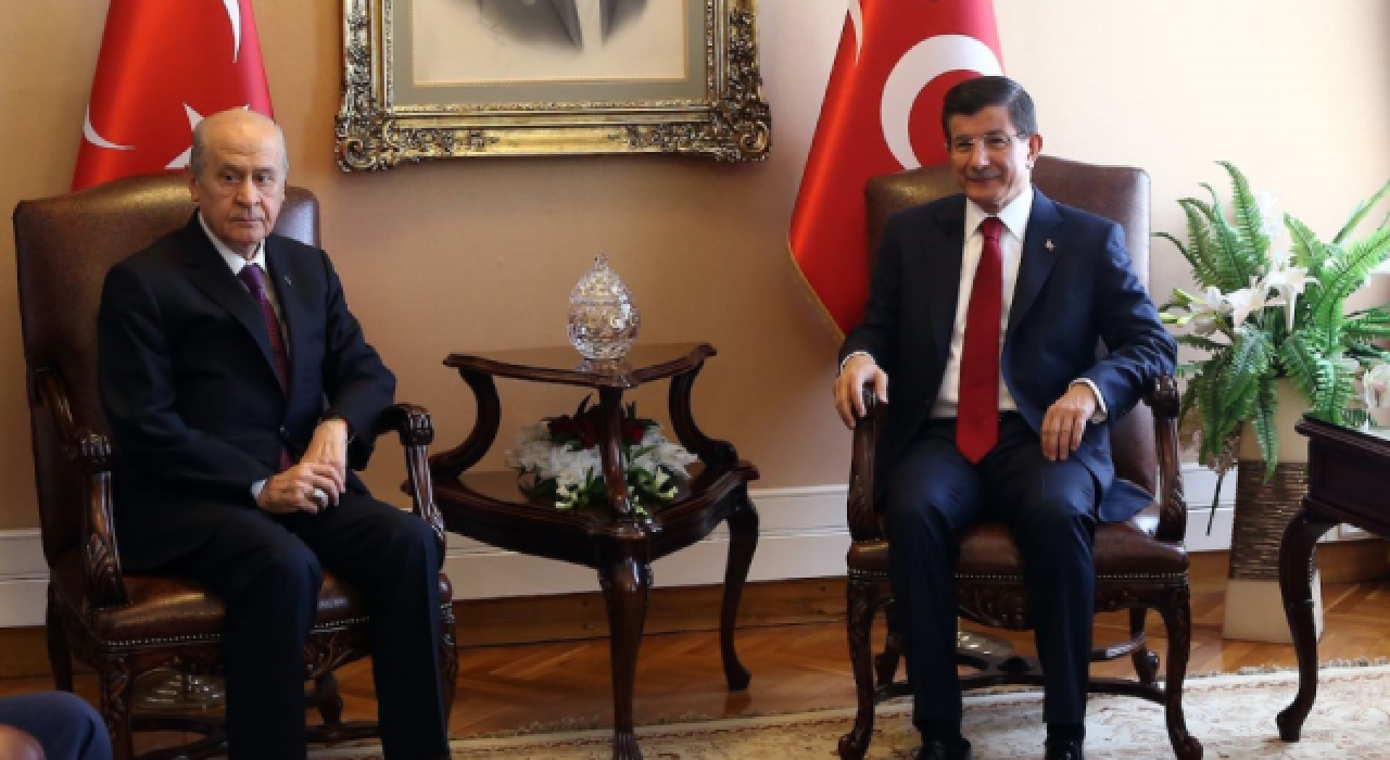 Davutoğlu'ndan Bahçeli'ye: Saatinizi 18.00'e kurun ve bekleyin