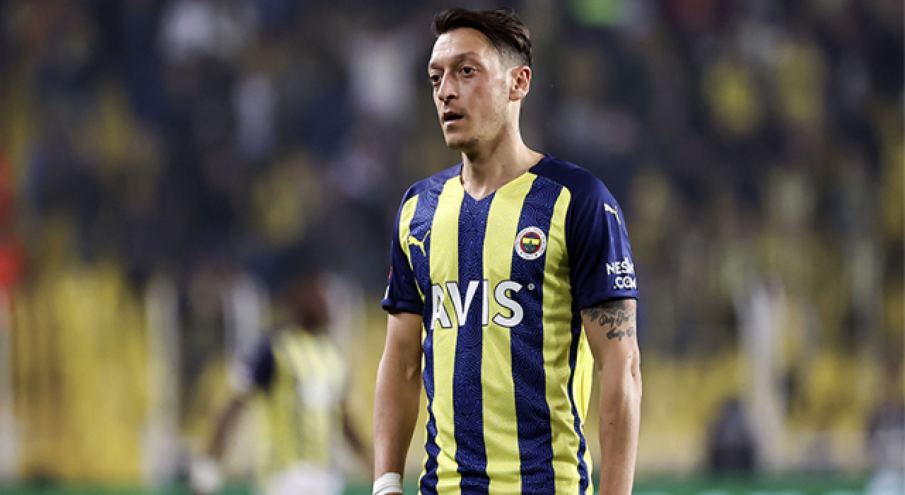 Fenerbahçe'nin Slavia Prag maçı kamp kadrosunda Mesut Özil yer almadı