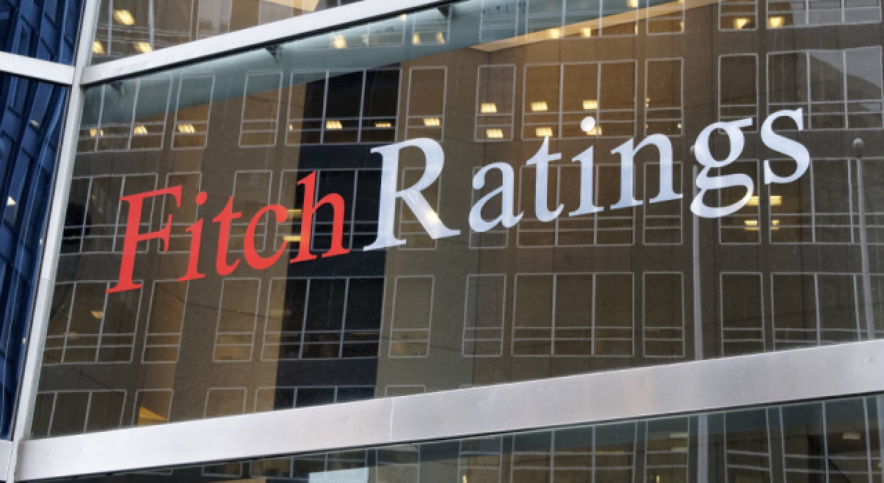 Fitch, Türkiye'nin kredi notunu düşürdü