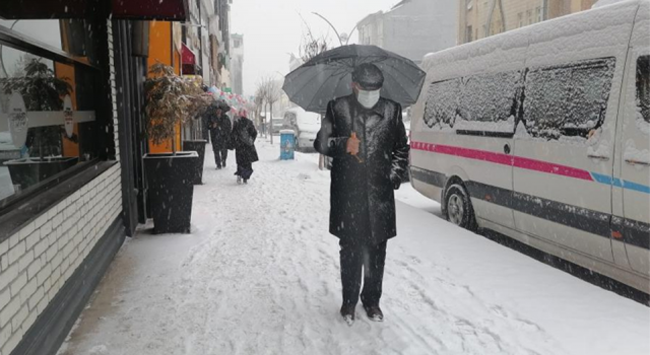 Hava sıcaklıkları düşecek, bazı bölgelere kar geliyor!