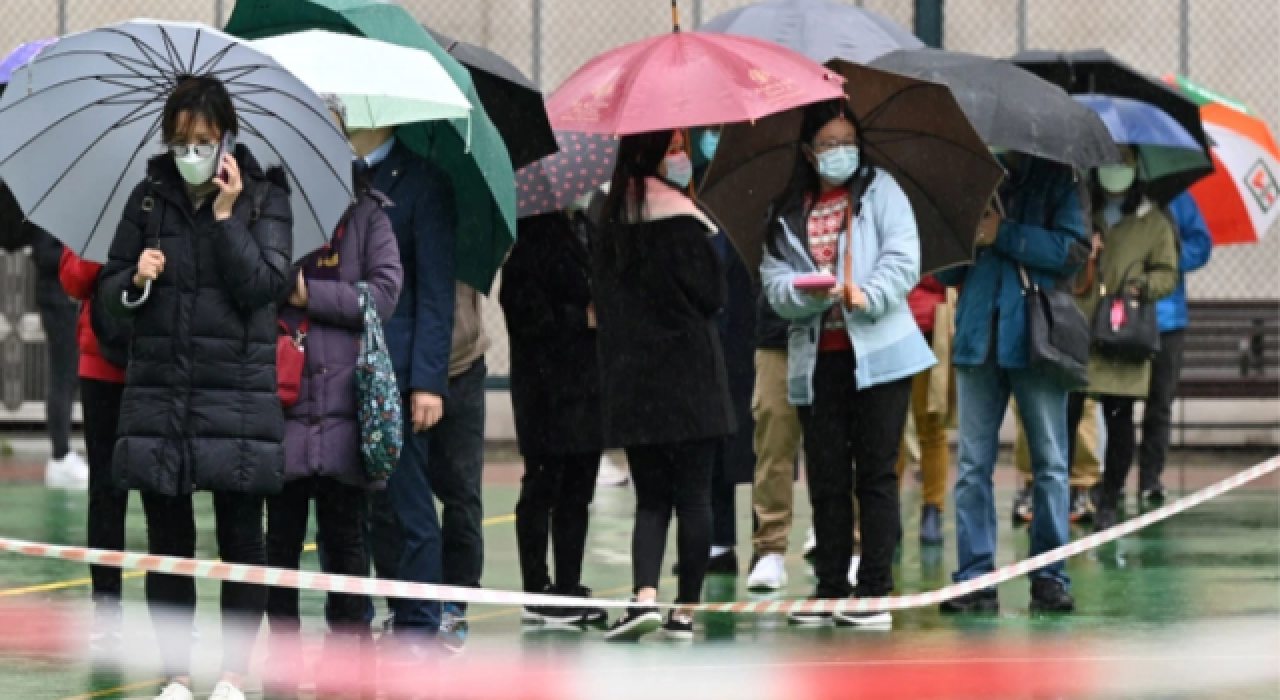 Hong Kong, tüm vatandaşlara üçer kez test yapacak