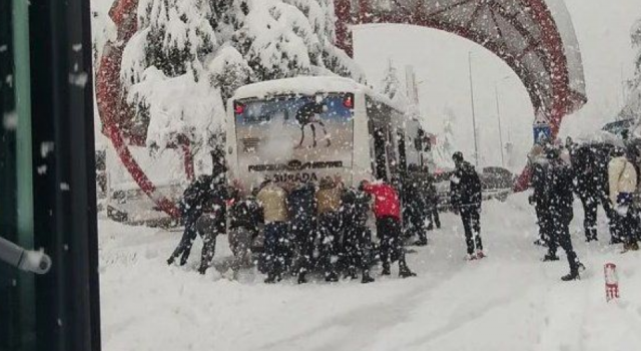 Isparta'da yoğun kar yağışı! 48 saattir elektrik yok