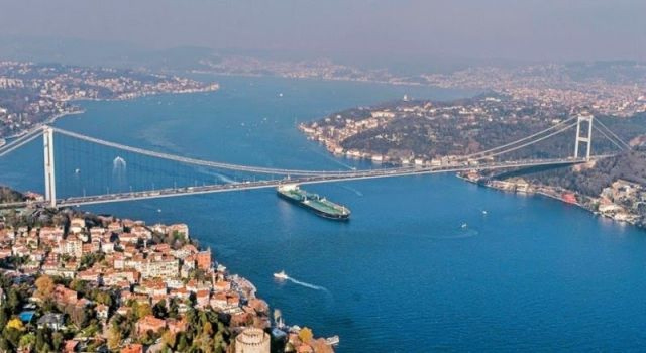 İstanbul Boğazı geçişlere kapatıldı