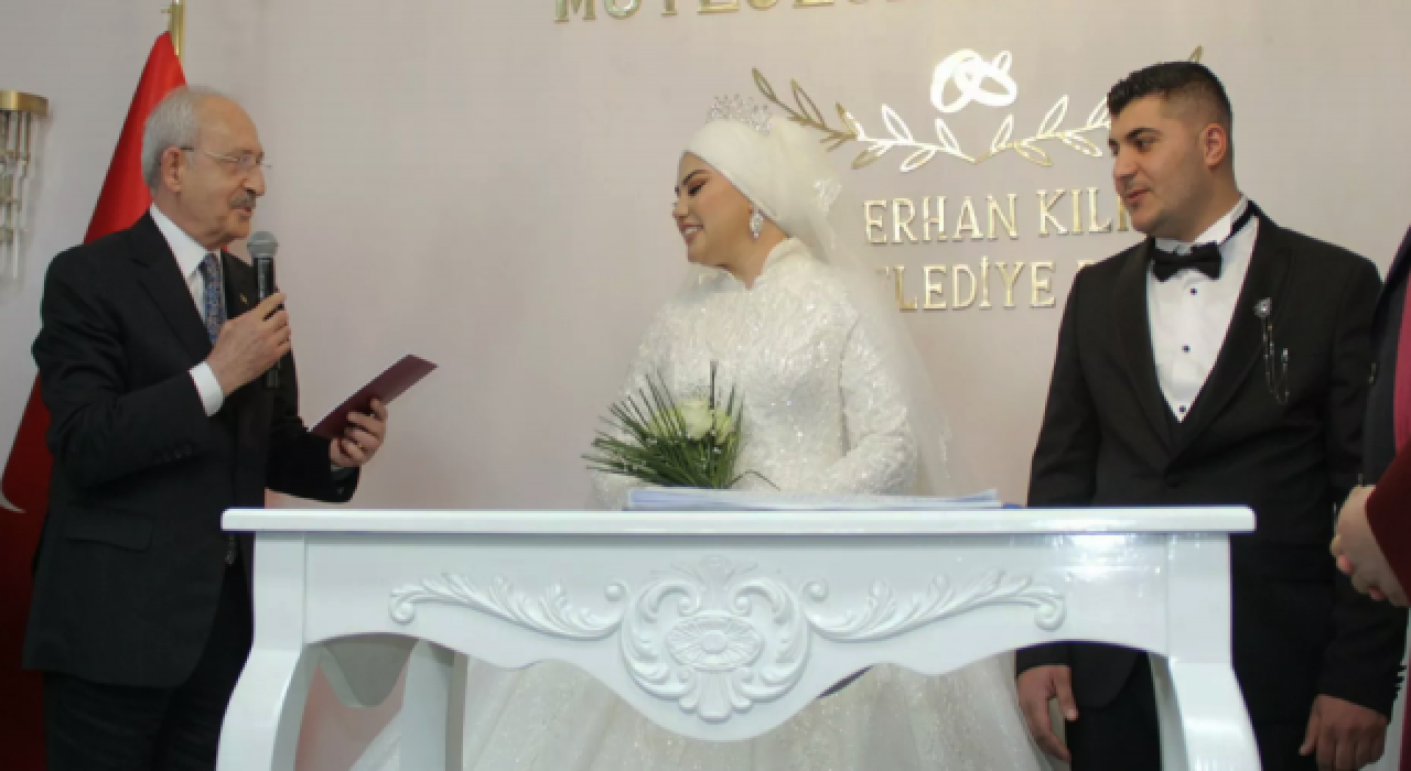 Kemal Kılıçdaroğlu, İzmir'de nikah şahitliği yaptı