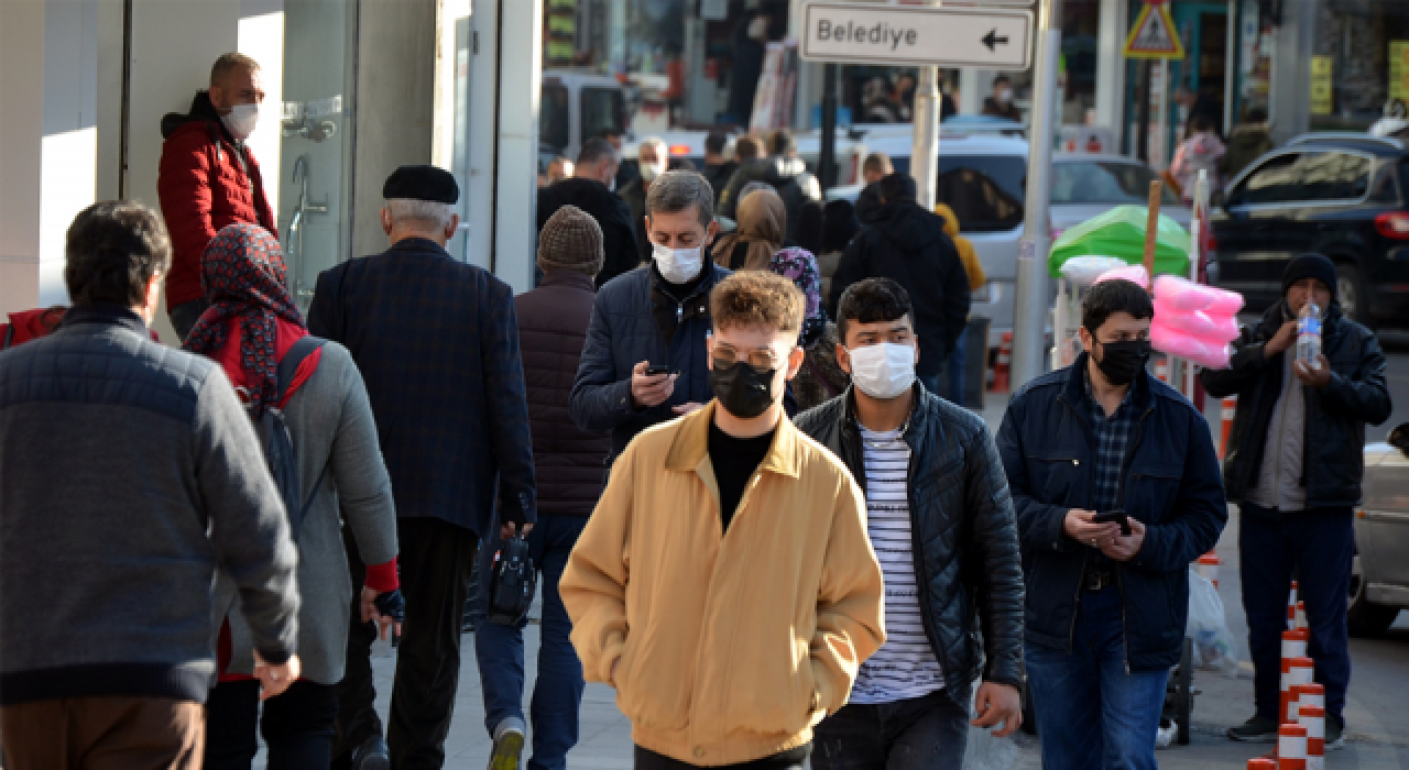 Maske yasağı kalkıyor mu? Satışlar yarı yarıya düştü!