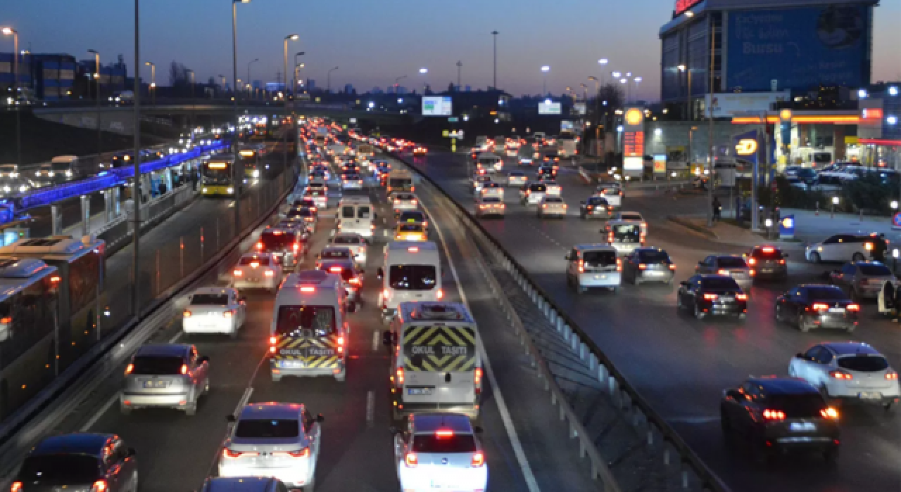 Okullar açıldı, İstanbul’da trafik yoğunluğu arttı