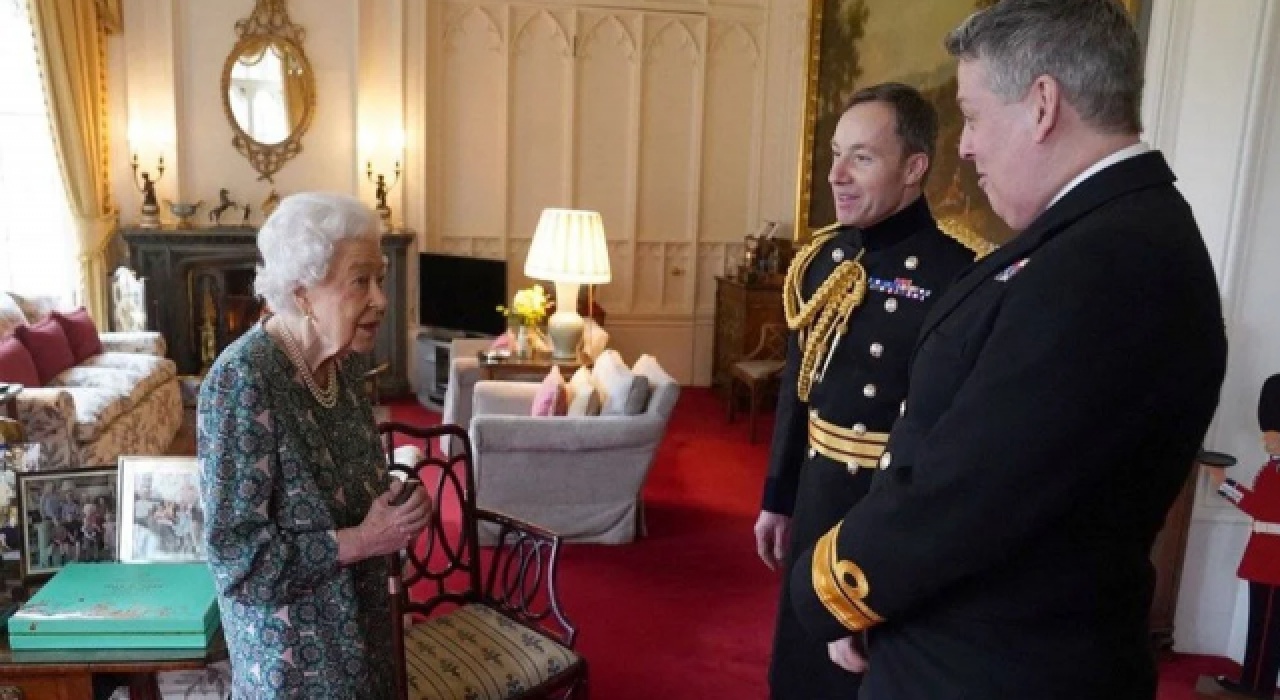 Sağlık durumu merak edilen Kraliçe Elizabeth ortaya çıktı