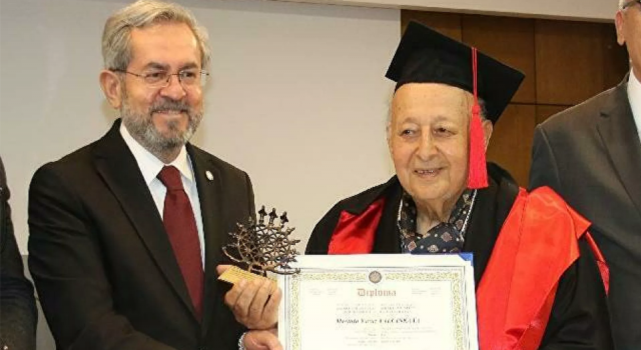 Türkiye’nin en yaşlı üniversite öğrencisi diplomasını aldı