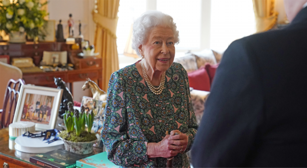 Virüse yakalanan Kraliçe 2. Elizabeth'in sanal toplantıları da iptal