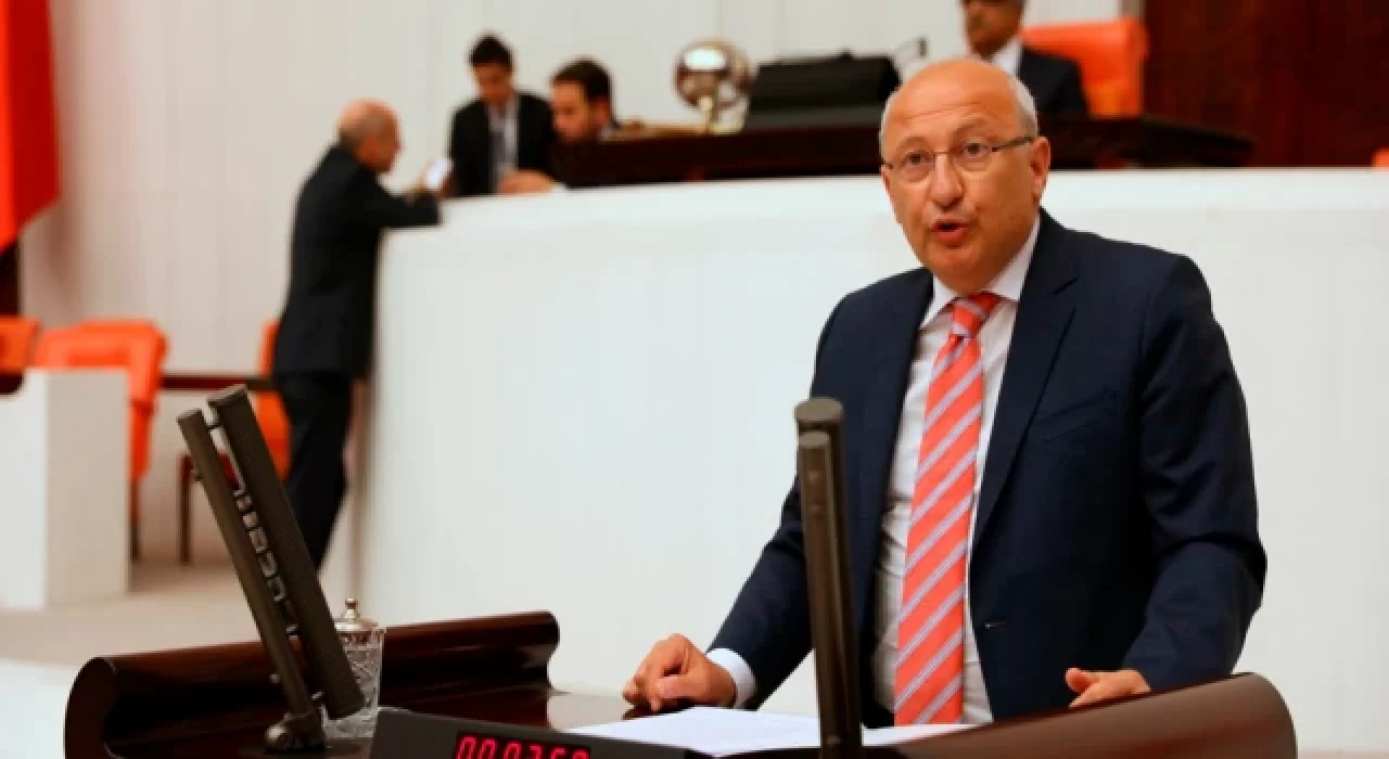 CHP'li Çakırözer, Bilal Erdoğan'ın protokolde yer almasına tepki gösterdi