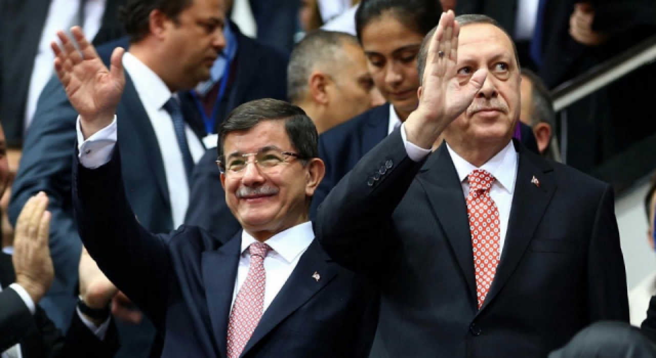 Davutoğlu'ndan Erdoğan'a "yuvarlak masa" yanıtı: Bizi bırakın, işinizi yapın