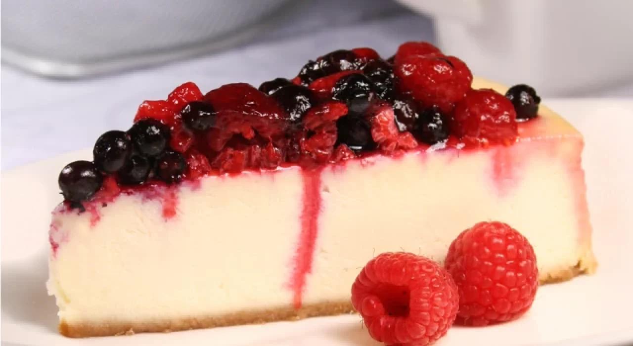 Gluten hastalarının tüketebileceği böğürtlenli cheesecake tarifi!