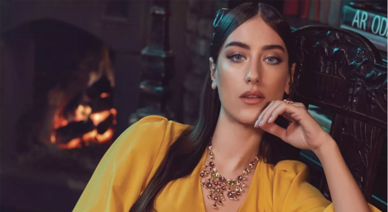 Hazal Kaya Kimdir?