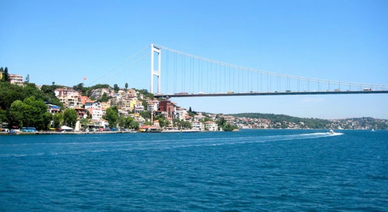 İstanbul Boğazı yeniden gemi trafiğine açıldı