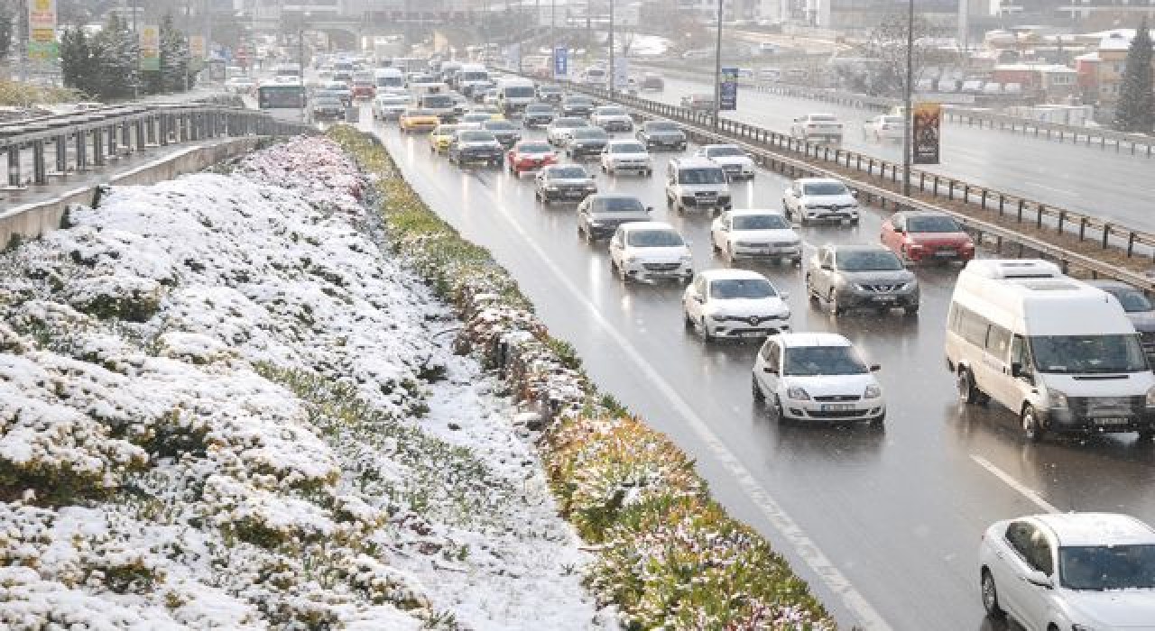 İstanbul'un bazı ilçelerinde kar etkili oluyor