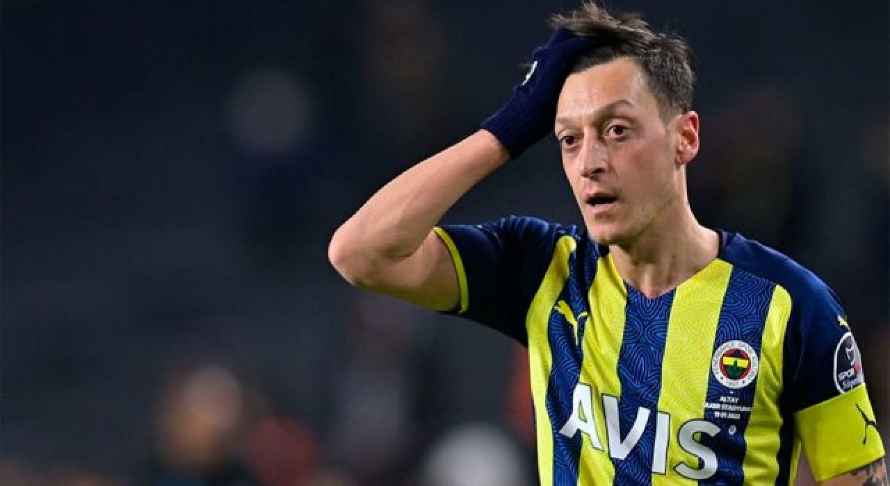 Kadro dışı kalan Mesut Özil'den ilk açıklama