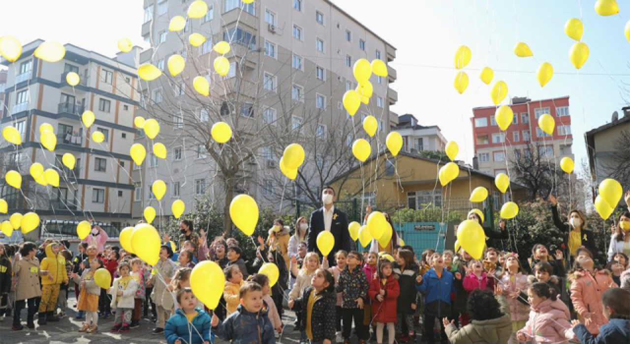 Kartal’da Sarı Balonlar, Kansere Dikkat Çekmek İçin Gökyüzüne Uçtu