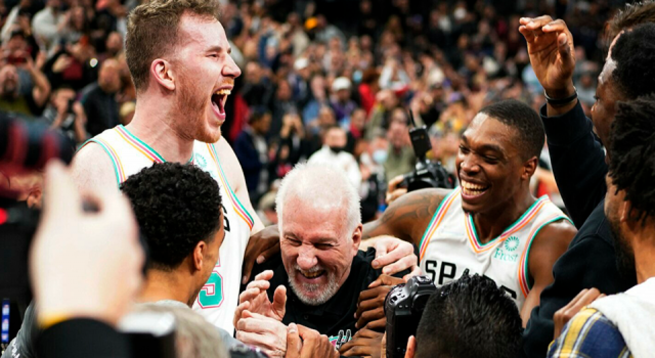 Koç Gregg Popovich, adını NBA tarihine altın harflerle yazdırdı