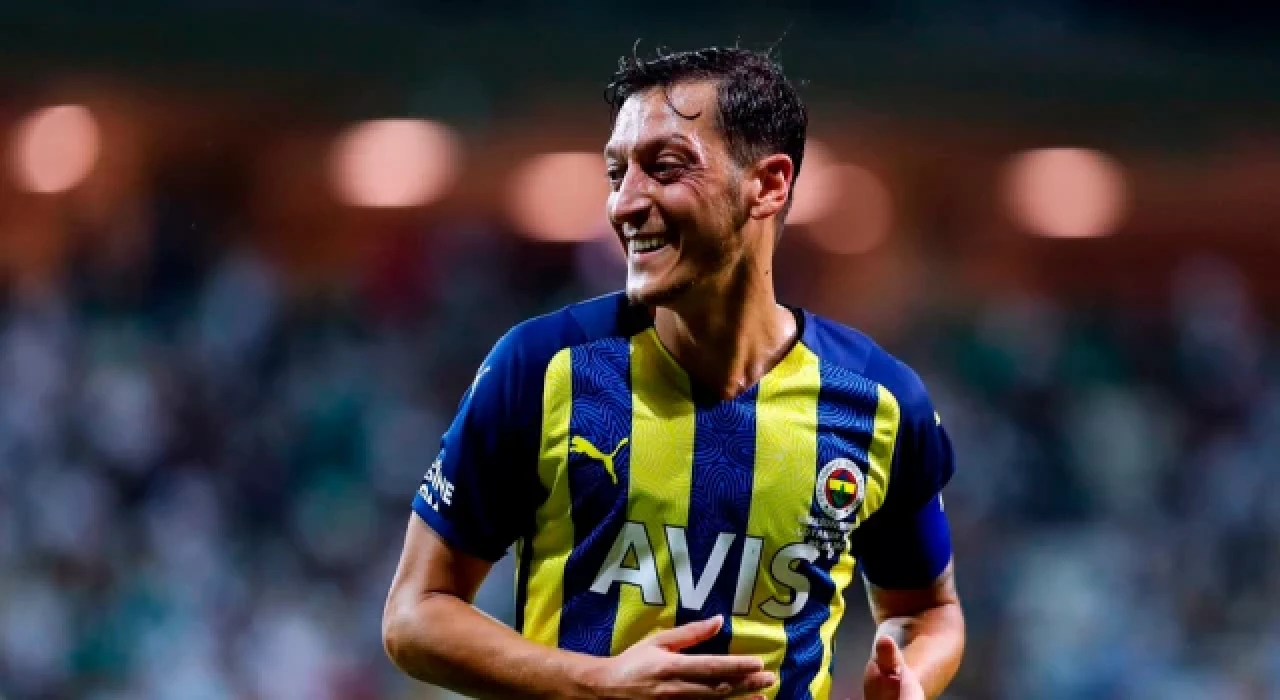 Mesut Özil'in menajeri: Nihai kararı bekliyoruz, Mesut hiçbir yere gitmeyecek