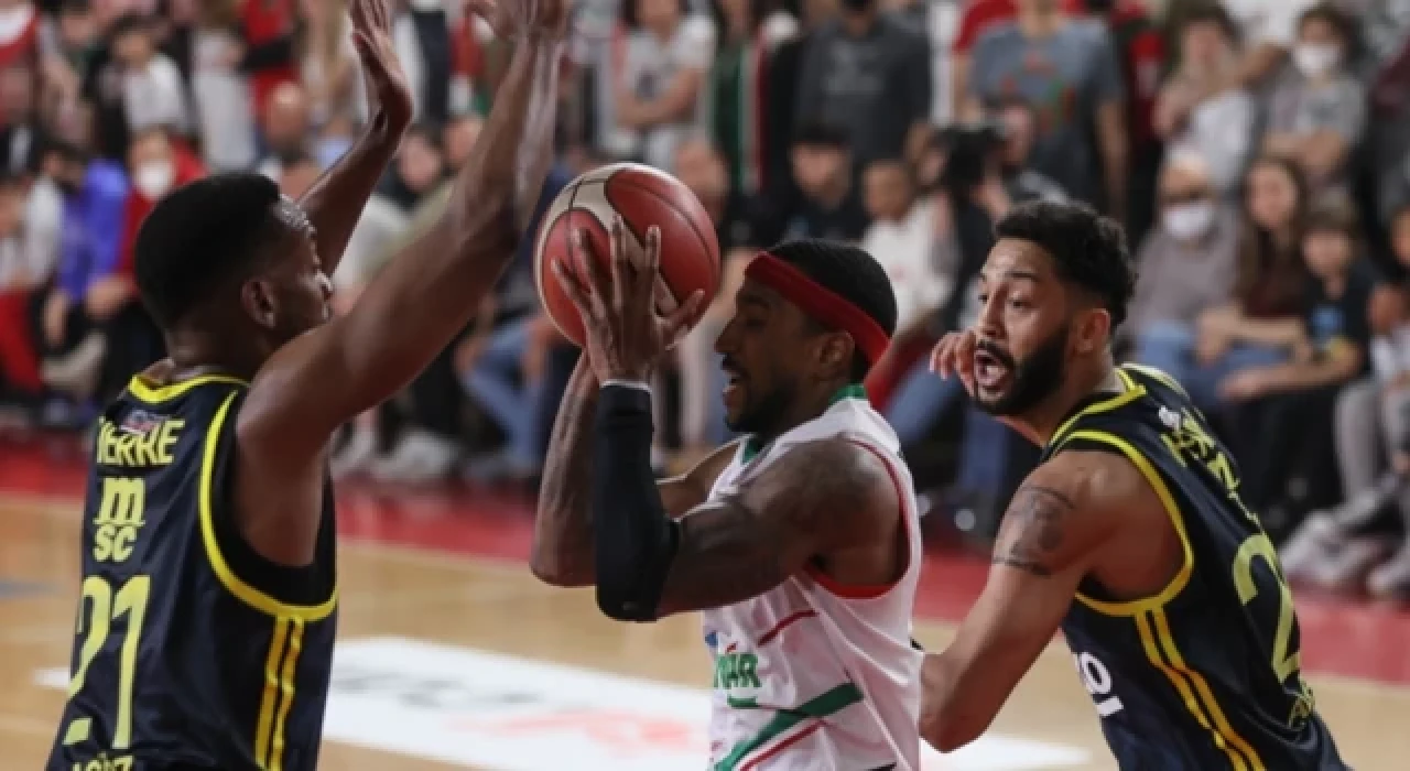 Pınar Karşıyaka - Fenerbahçe Beko: 74-72