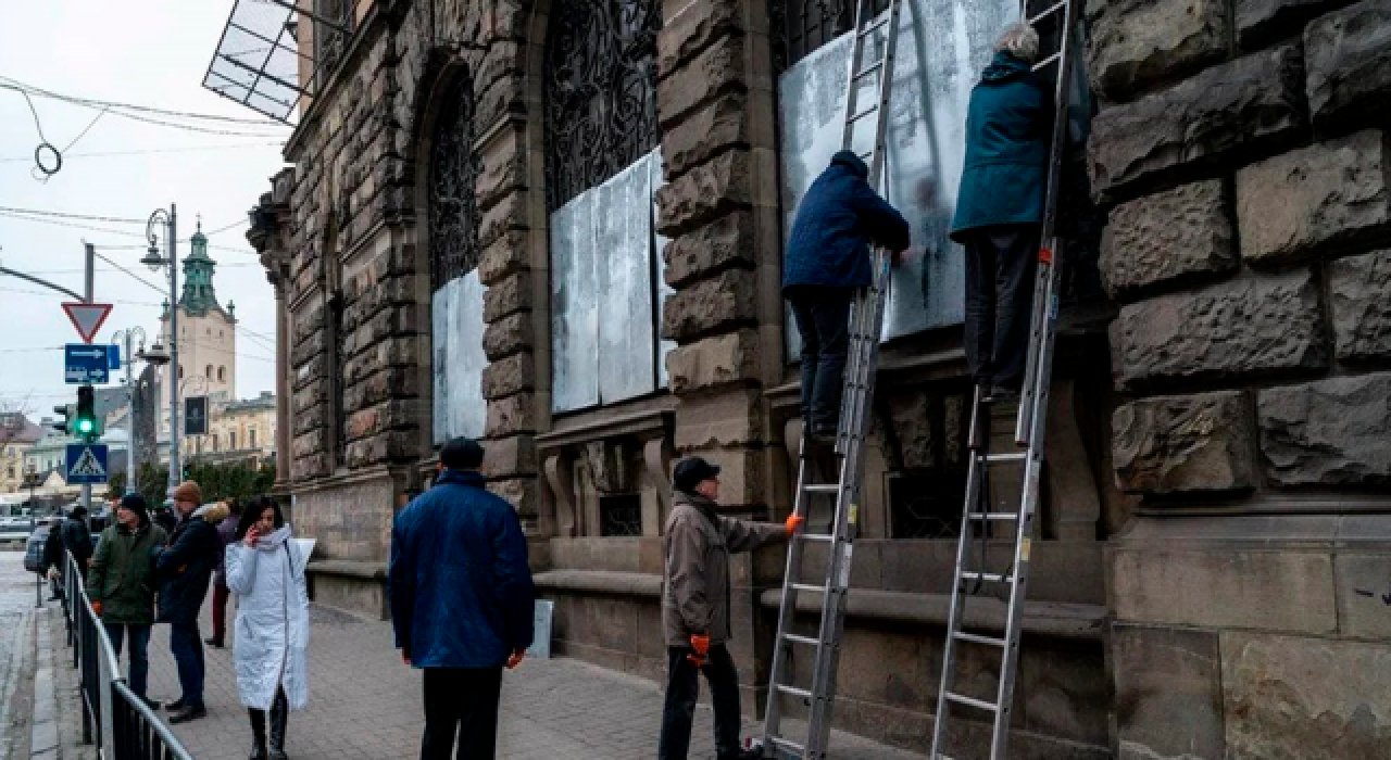 Ukrayna, Rus işgaline karşı Lviv Müzesi'ne metal plakalı önlem aldı