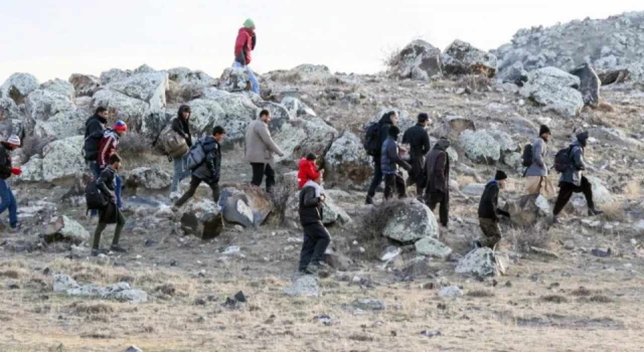 "2016 yılından bu yana 320 bin 172 düzensiz göçmeni ülkesine göndermiş durumdayız"