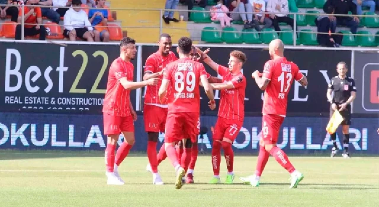 Antalyaspor, Alanyaspor'u 3-1'le geçti