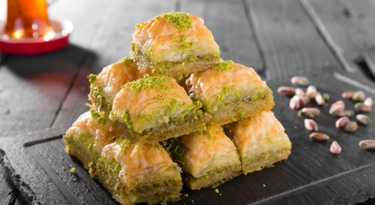 Bayramın tadı kaçtı, baklava artık lüks: 'İnsanlar taneyle alıyor'