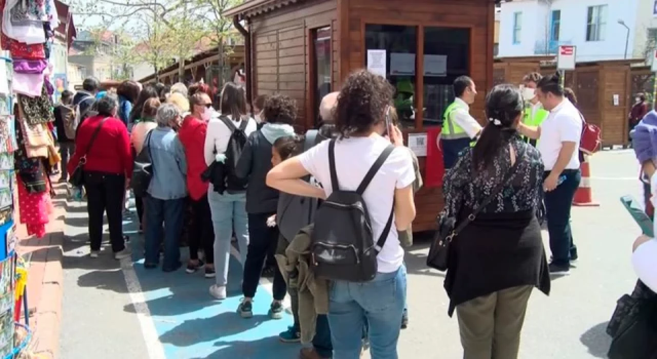 Büyükada'da yoğun kalabalık