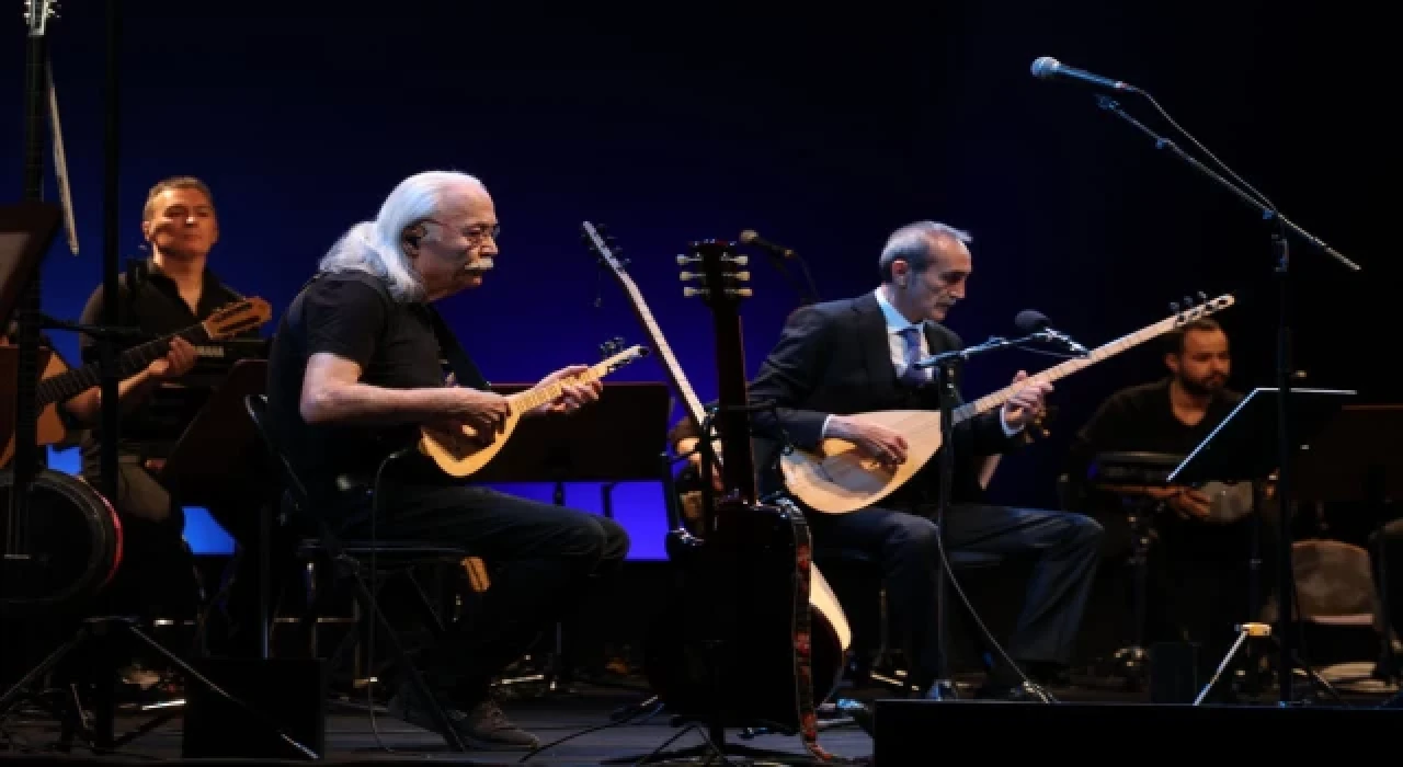 Cahit Berkay ve Cengiz Özkan, İş Sanat'ın Youtube kanalında