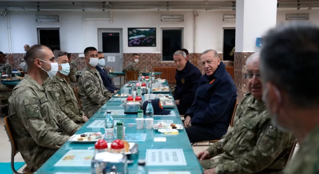 Cumhurbaşkanı Erdoğan'dan Mehmetçiğe iftar sürprizi