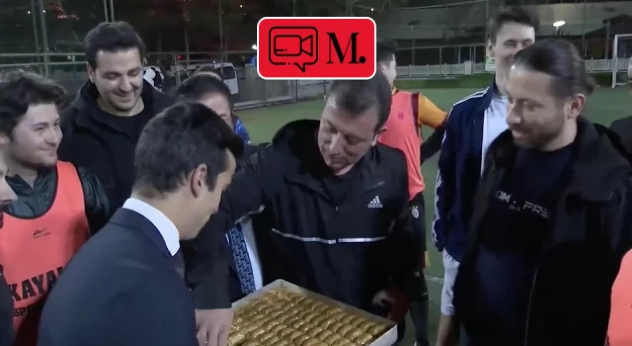 Ekrem İmamoğlu gençlerle halı saha maçı yaptı, baklava yedi