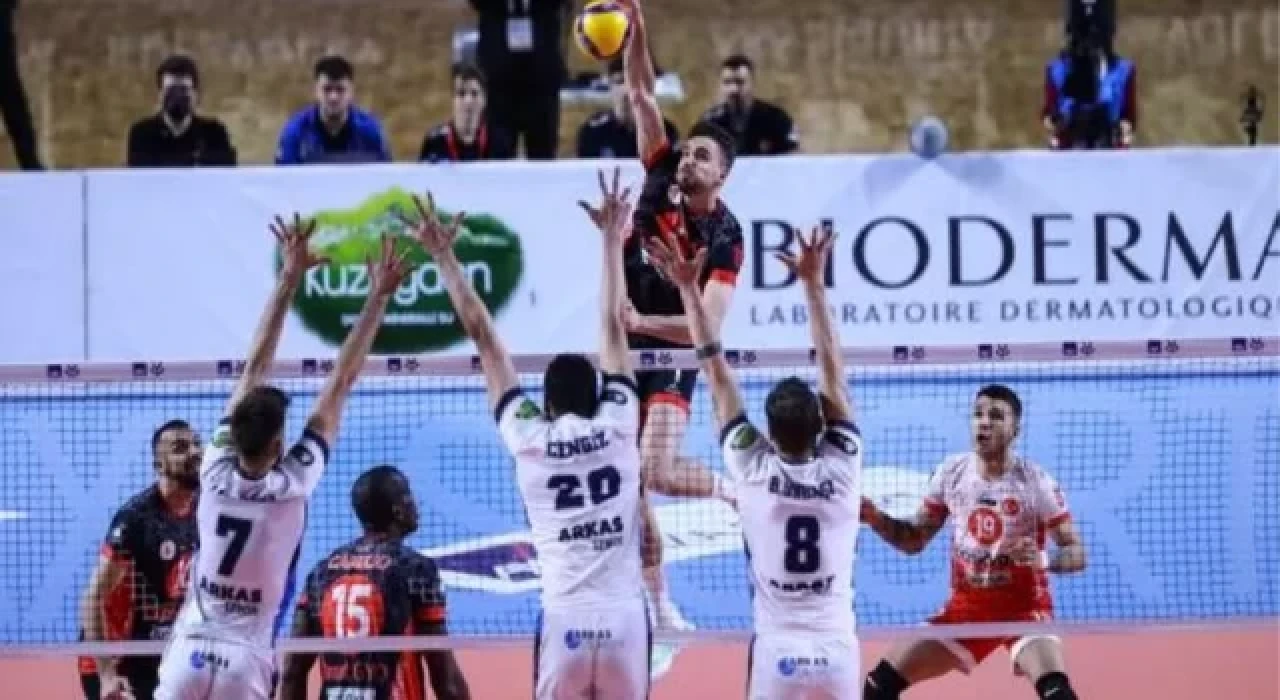 Erkekler Kupa Voley’de ilk finalist Arkas Spor