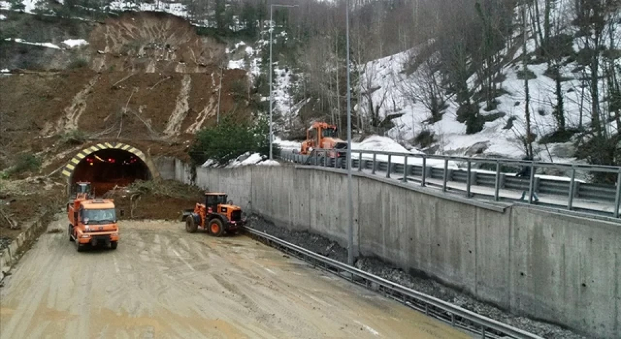 Heyelan sonrası Bolu Dağı Tüneli'nde yol açma çalışmaları sürüyor