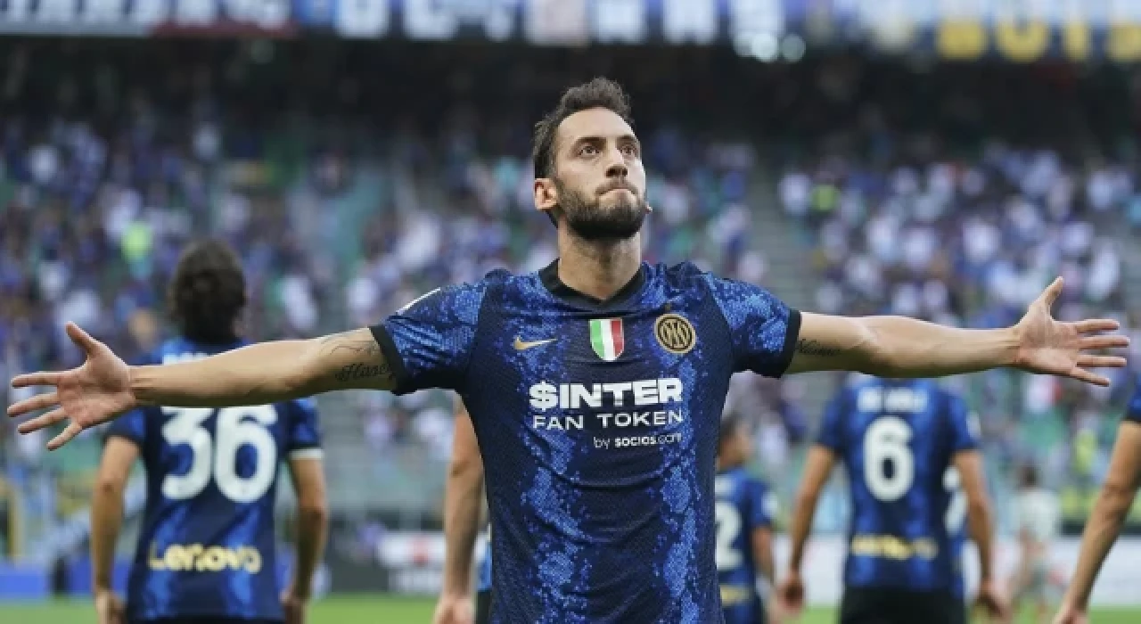 Inter, Juventus'u milli futbolcu Hakan Çalhanoğlu'nun golüyle yıktı