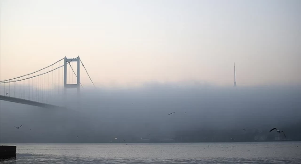 İstanbul Boğazı'nda gemi trafiği askıya alındı