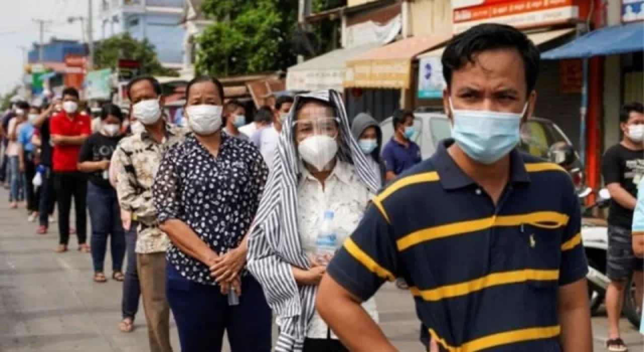 Kamboçya'da açık alanlarda maske zorunluluğu kaldırıldı