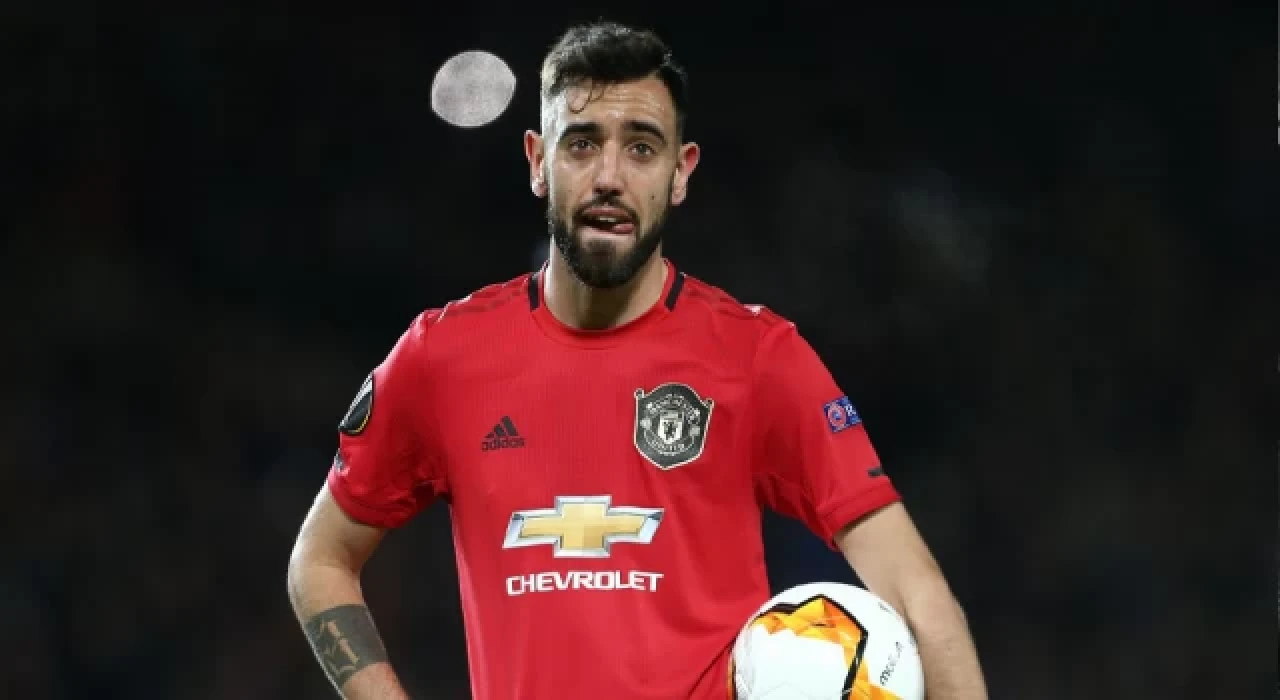 Manchester United, Bruno Fernandes ile sözleşme uzattı