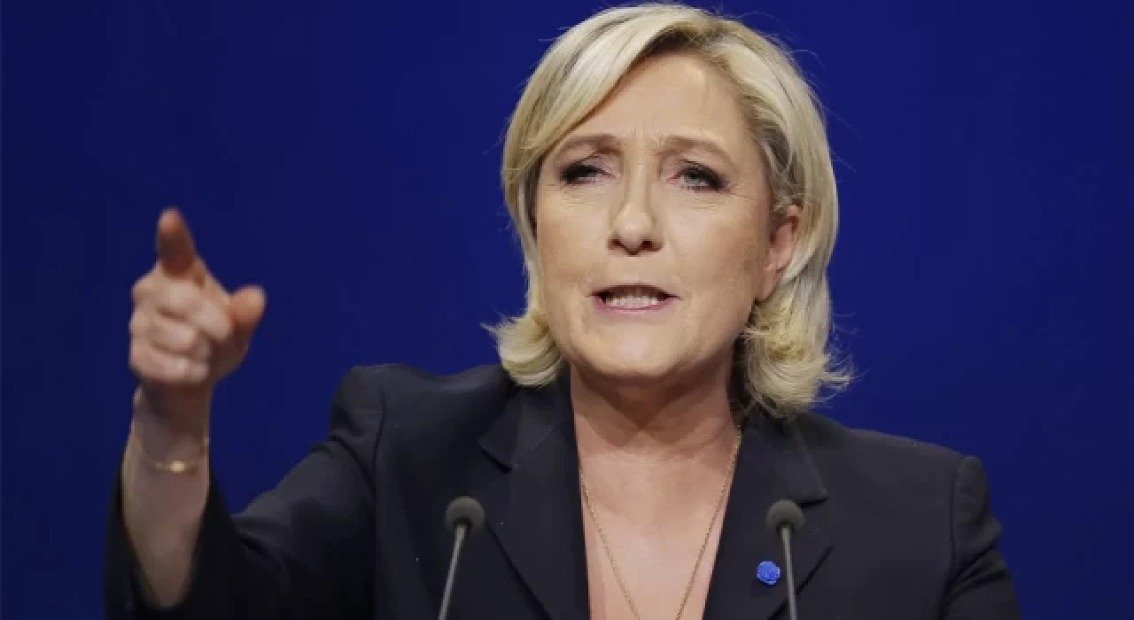 Marine Le Pen: Seçilirsem kamusal alanda başörtüsü yasak olacak