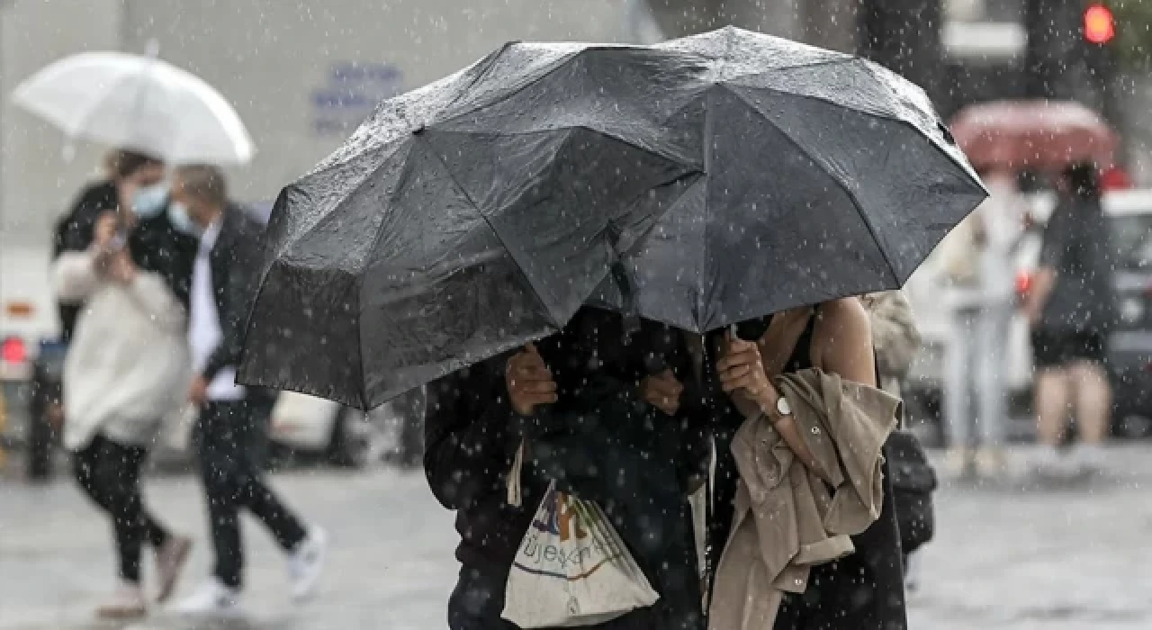 Marmara Bölgesi'ne yarın için şiddetli yağış ve dolu uyarısı